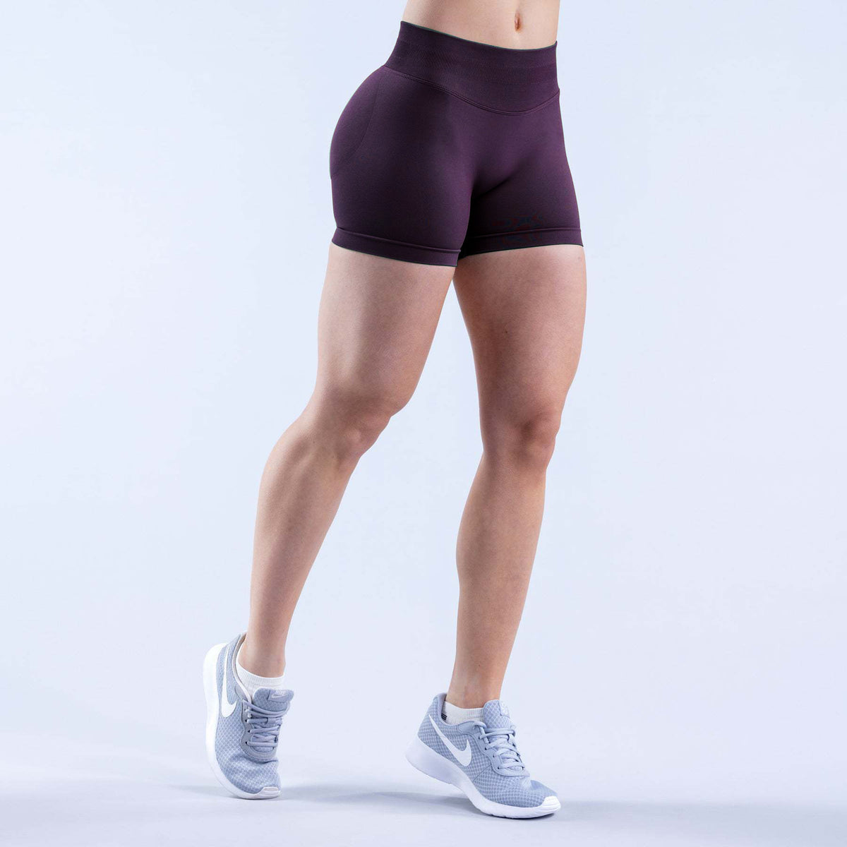 Mid-Rise Seamless Contour Shorts