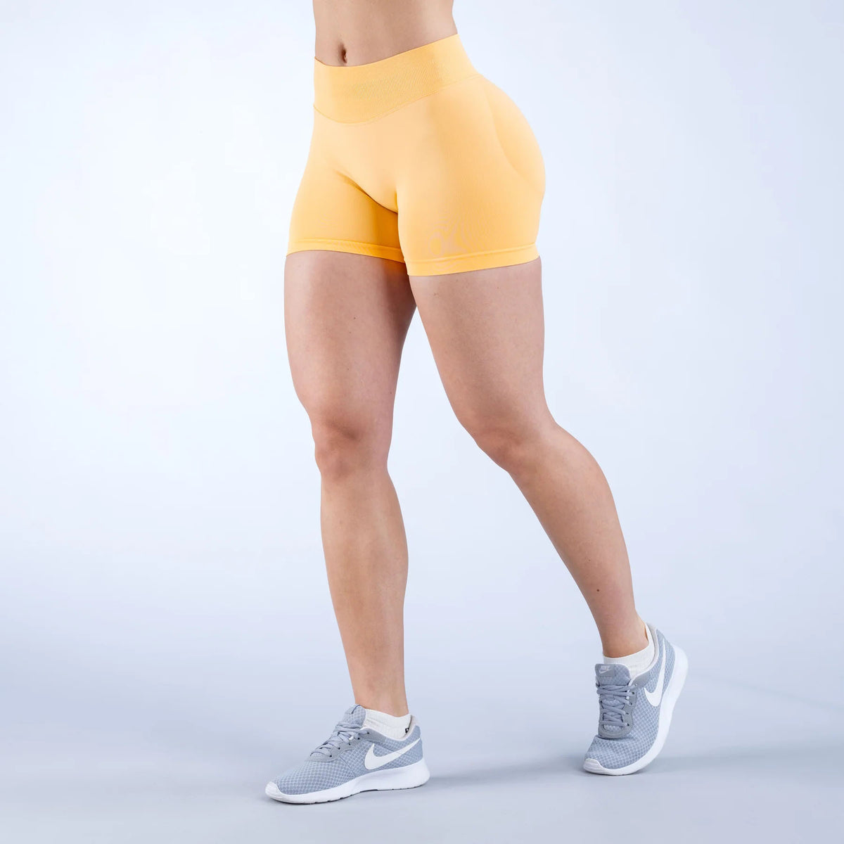 Mid-Rise Seamless Contour Shorts